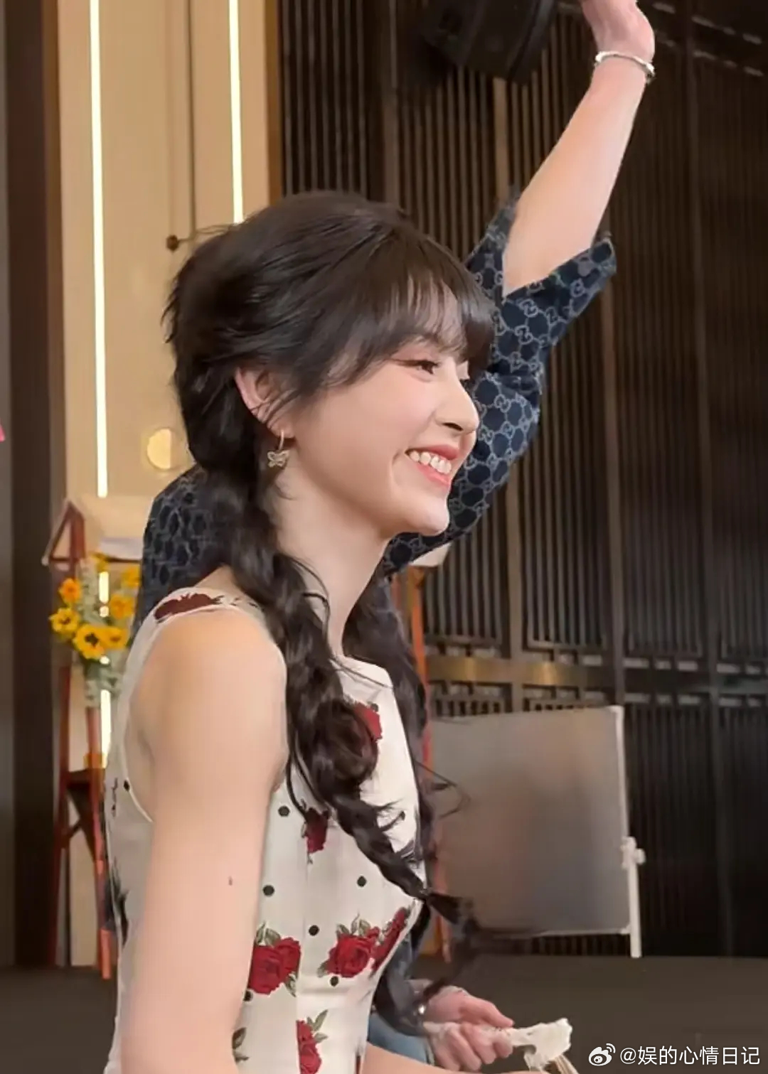 田这下巴怎么那么奇怪 