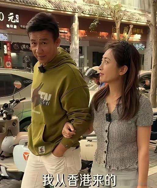 老夫少妻照样甜，66岁李子雄与43岁王雅琦，相差二十余岁，却是一对超幸福的夫妻！