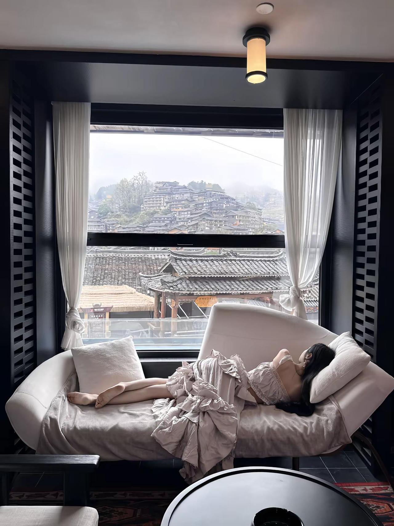 请给我一点时间 我从小就无人兜底 万事都需要自己摸出门路 权衡利弊