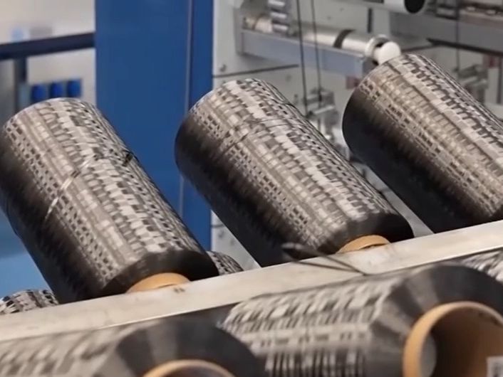 我国自主研发的T1200级超高强度碳纤维3月11日全球首发，填补相关领域空白。该