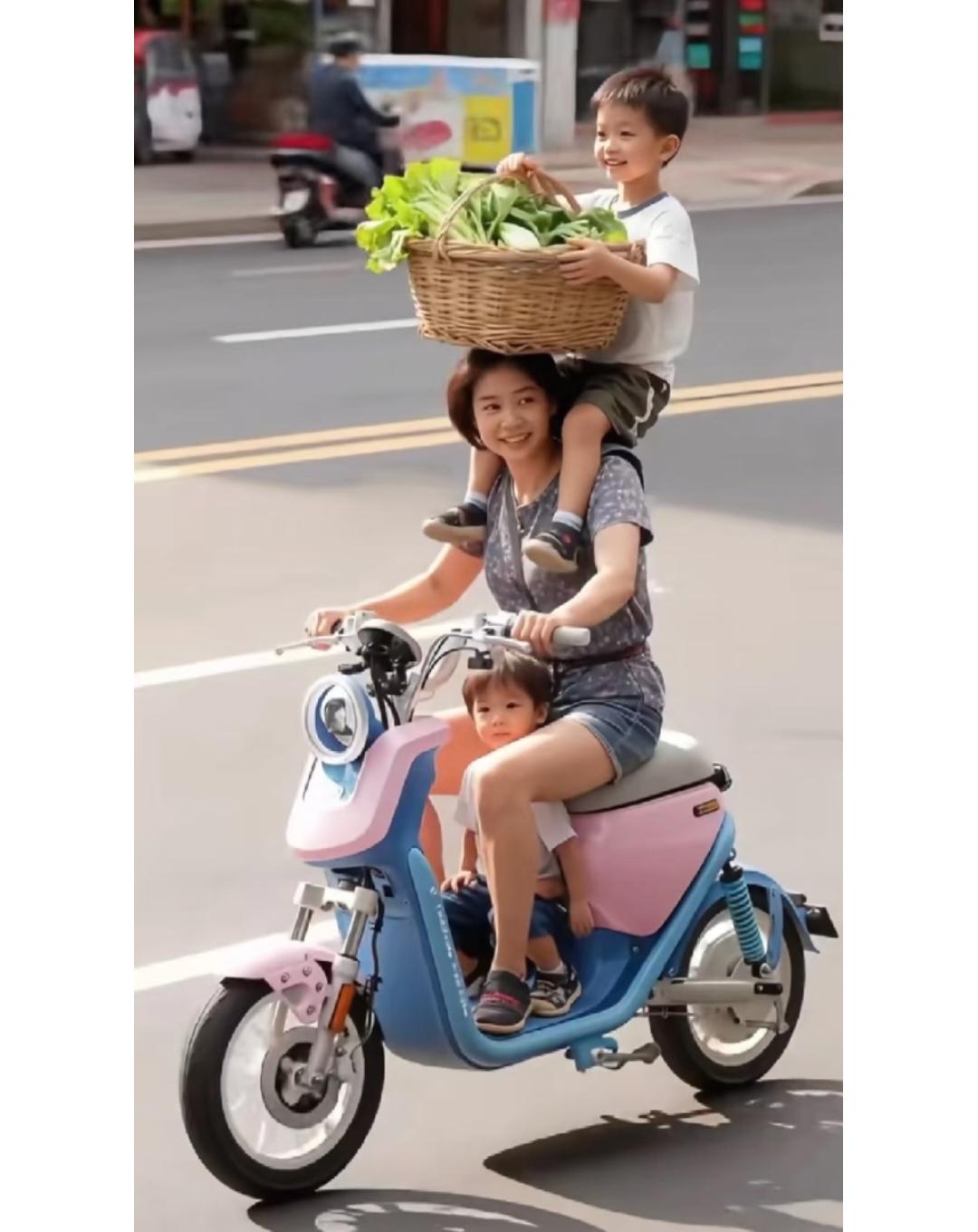 新国标电动自行车还能带孩子吗？
近日新国标电动自行车政策也是实施以来，一直遭大家