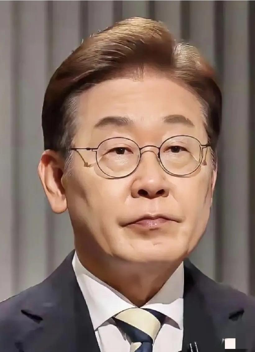 就在刚刚
韩国突然宣布
9月4日韩国财政部直接把中国单模光纤按在地上摩擦：从下月
