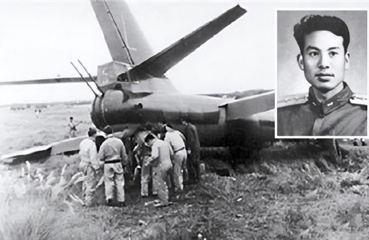 1965年，李显斌驾机叛逃台湾，得280万奖金，26年后回乡探亲被捕。
 
李显