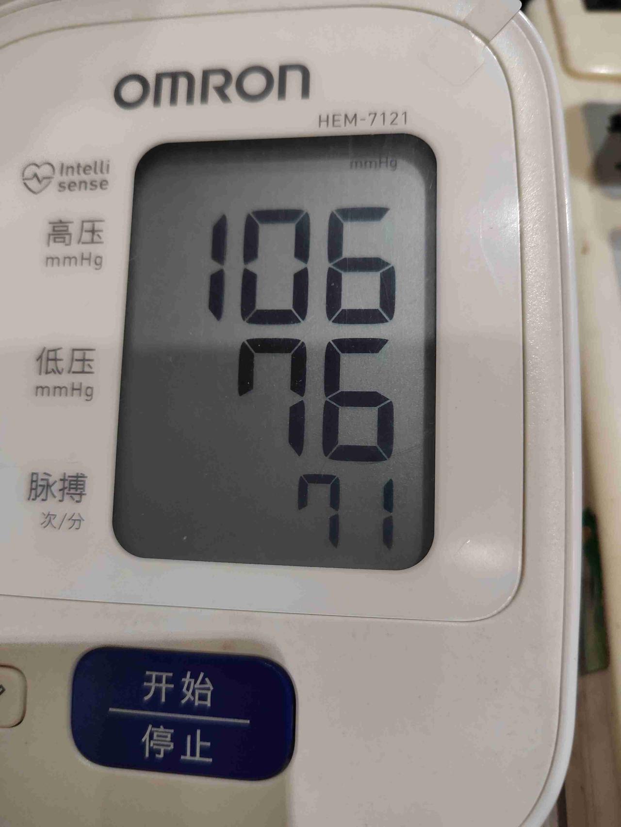 医院是我最不喜欢来的地方
但是总是离不了它
昨天去医院做了检查
身体还是有一点儿