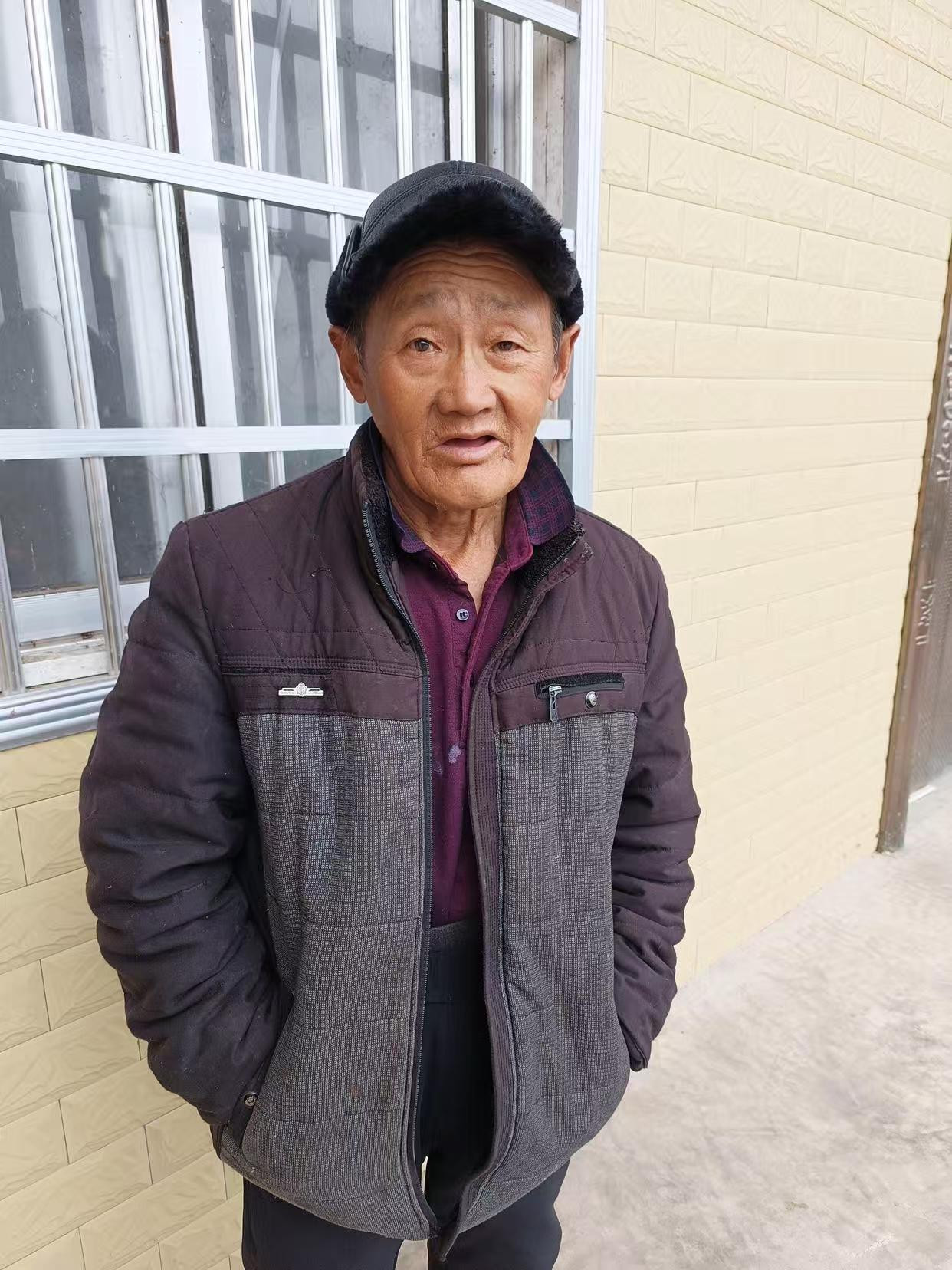 3度的张家界深山，200斤村书记脱光外衣跳进岩缝救出被困老人
12月18日下午4