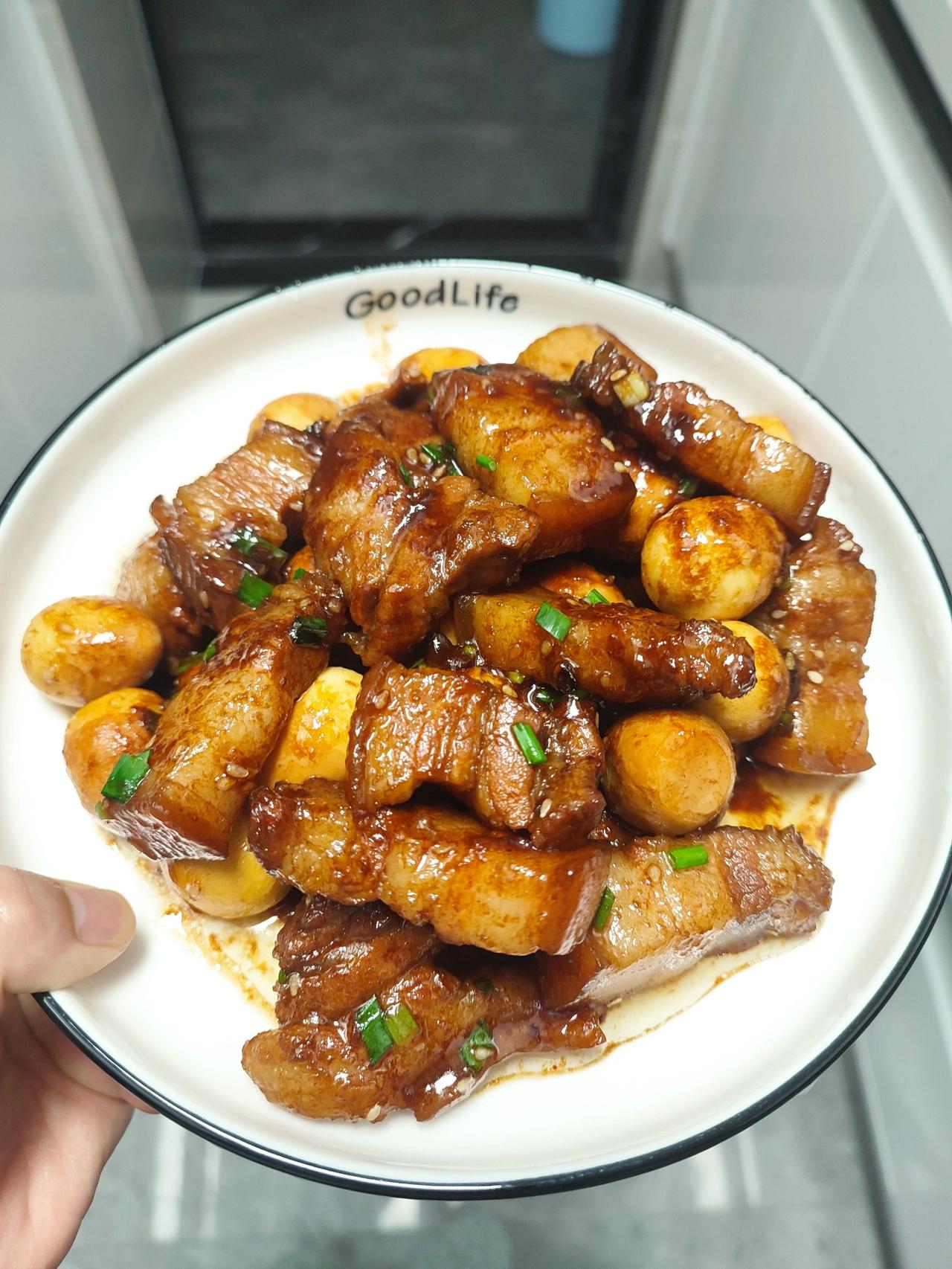 好吃不腻的红烧肉，家有小孩的可以试试！

我小孩是个爱吃肉还不长胖的孩子，特别爱