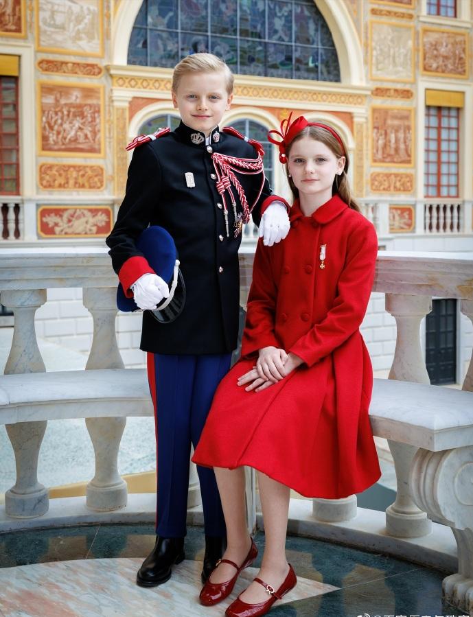 摩纳哥王室的这对百年龙凤胎王子公主，颜值是真的高啊！
11月19日，摩纳哥王室公