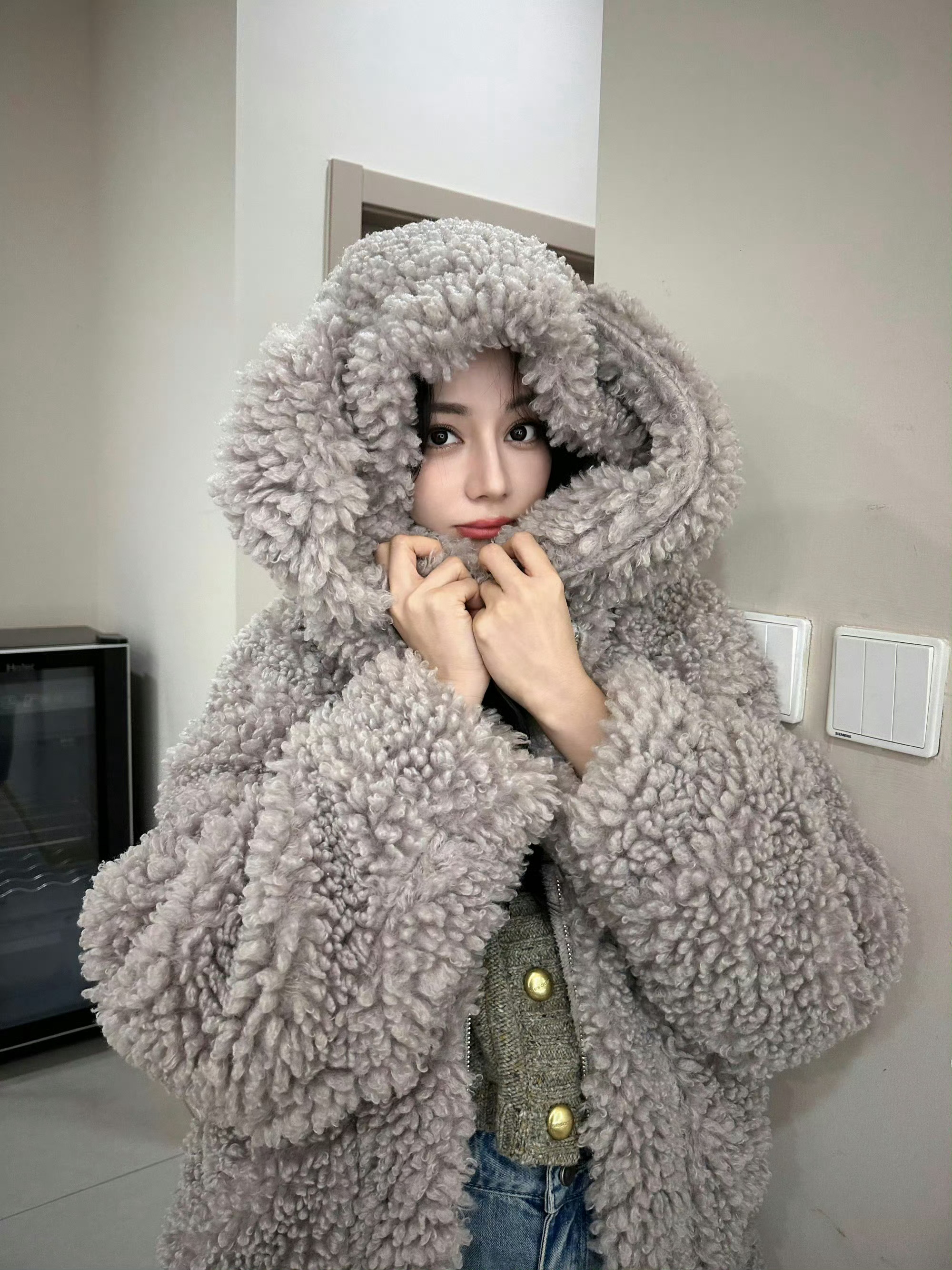 迪丽热巴三月行程图🈶3.3巴黎时装周看秀 