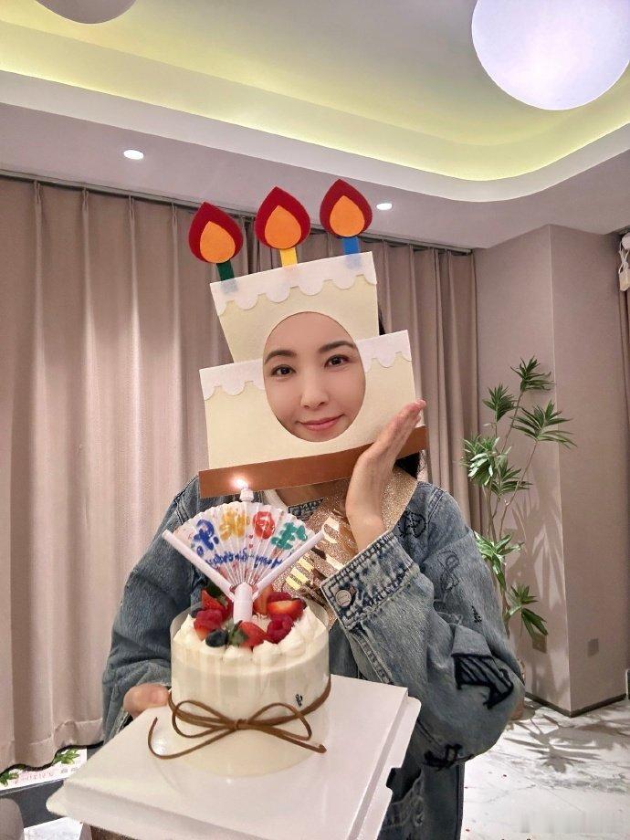 曾黎生日晒美食曾黎49岁生日照谁能想到曾黎49岁生日的美食这么绝！从创意汤品到美