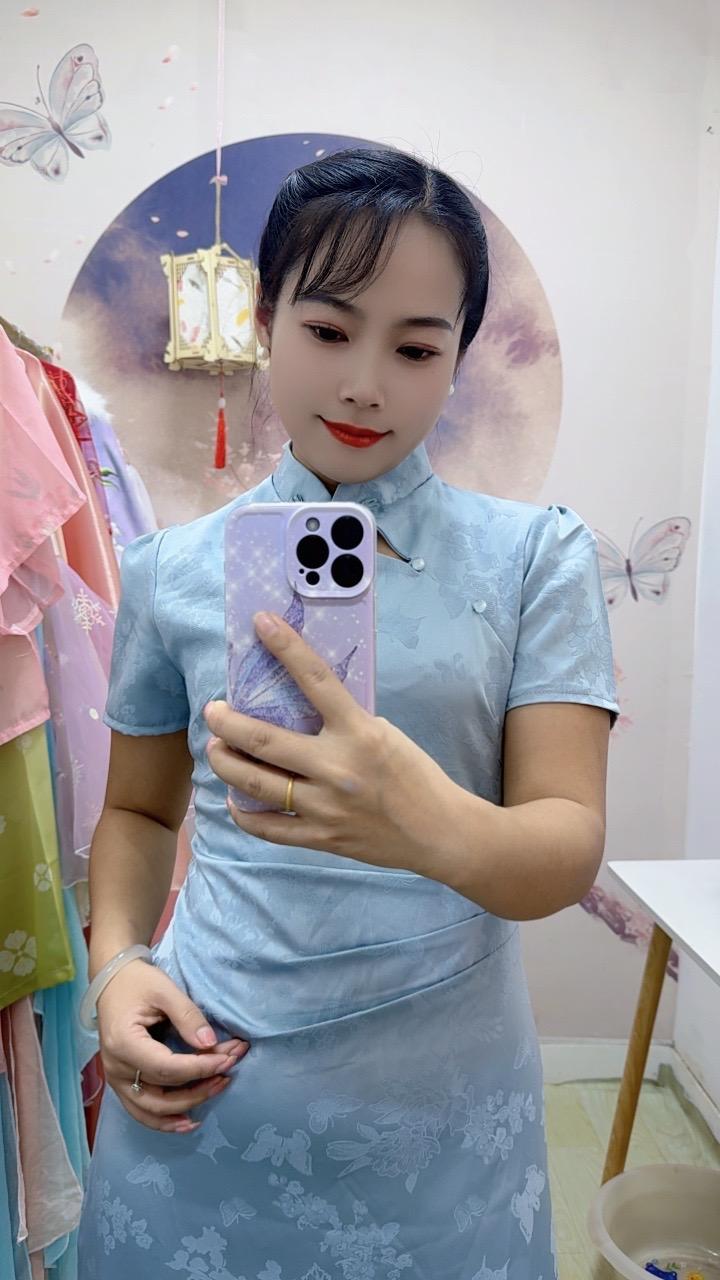 到了一定的年纪，你会发现“春风十里，不如悦己。”风吹哪页读哪页，哪页难懂撕哪页！