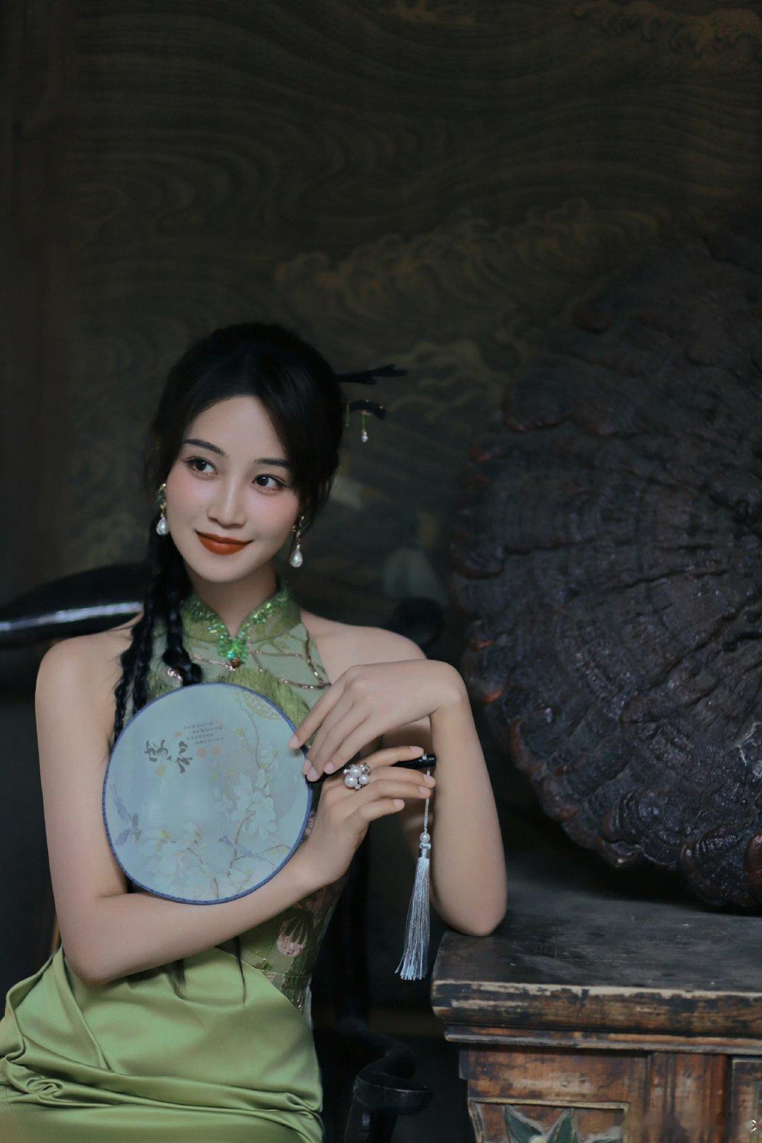 #甄远道从宁古塔来送嫁蓝盈莹#这个节目真的是懂我们想看什么的，蓝盈莹这一出场真的