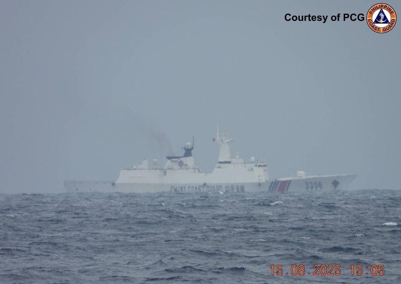 中国海警3306舰抵近菲律宾30海里，这是来了个反向操作在菲律宾家门口堵菲律宾海