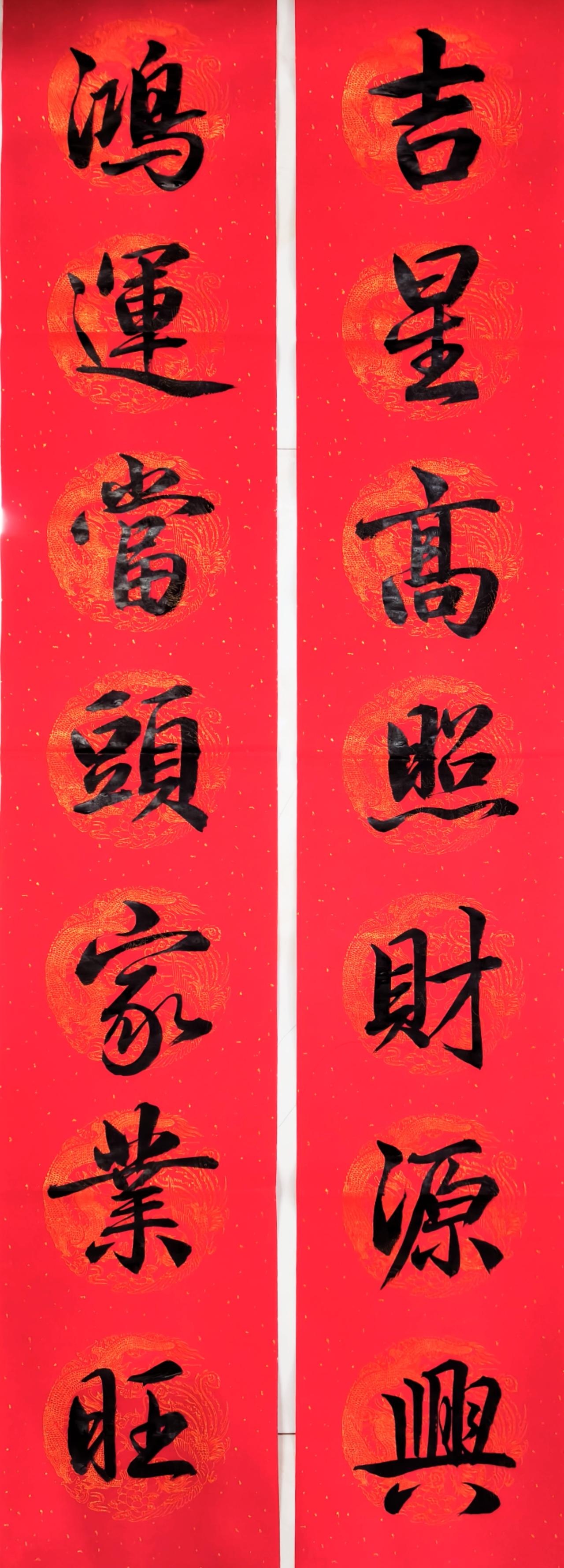 今天南昌下雪了，外面狂风大作，下班以后，我在家没事做，坐在火炉边，回味2025年