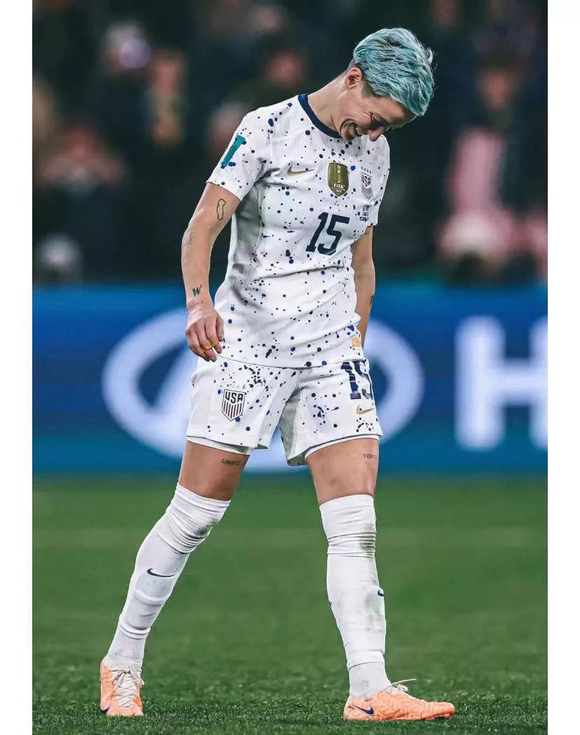 四年时间，美国女足经历了什么?
短短四年，美国女足从卫冕冠军到淘汰赛第一轮出局，