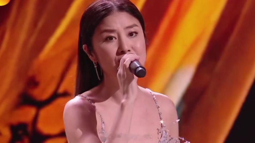 全开麦的含金量真的太绝了！陈慧琳没有修音滤镜加持，现场演唱依旧稳得离谱，音色清亮