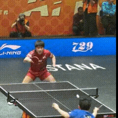 回头看看，两个月前的亚锦赛男单决赛，张本智和3-1战胜林诗栋夺冠后的庆祝动作，不