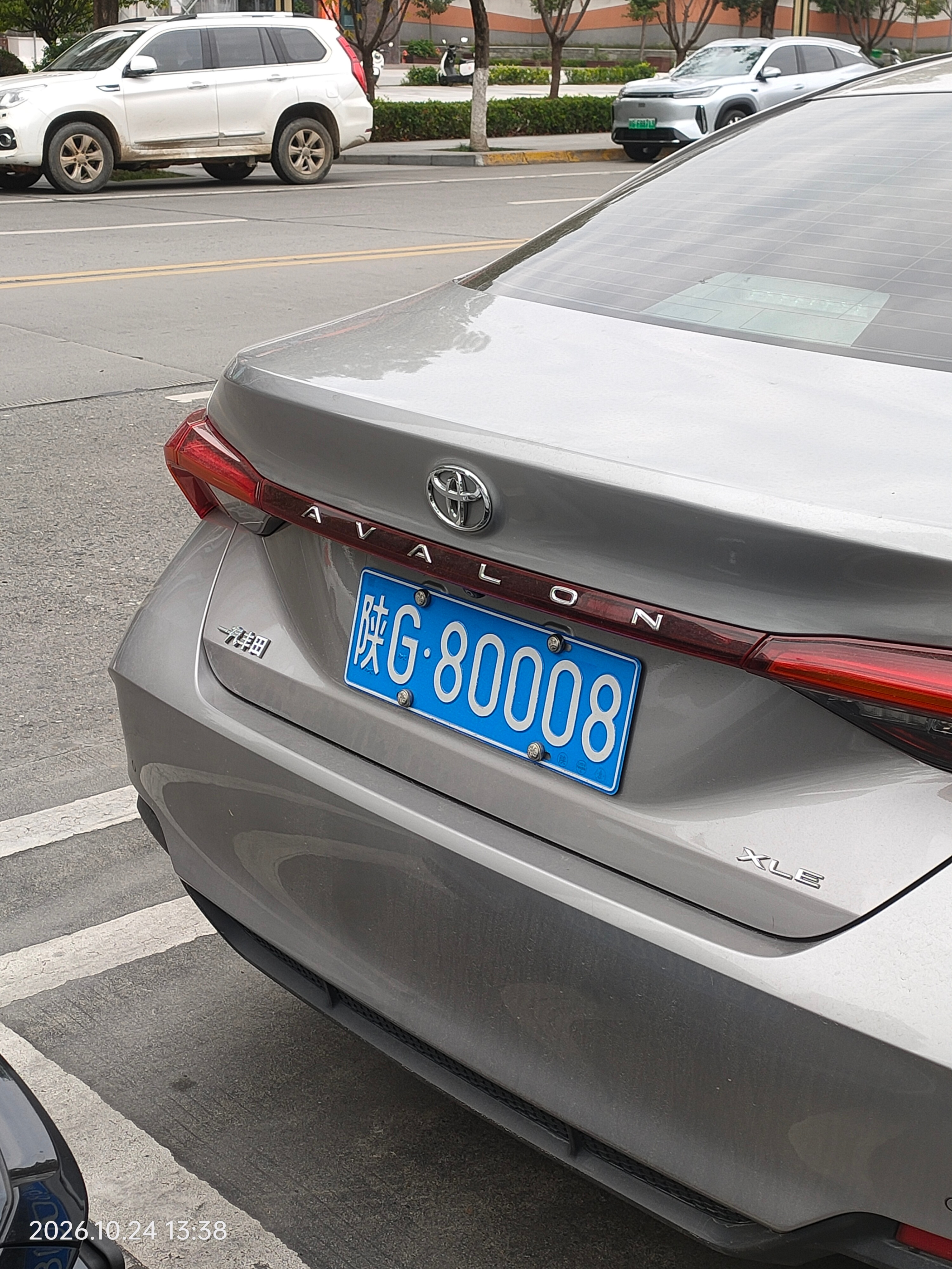 全球车牌[超话] 陕G80008丰田亚洲龙  ​​​