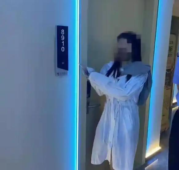 1500元转账后她拒绝，

他被控侵犯未遂，

结局意外。

这事发生在太原，郝