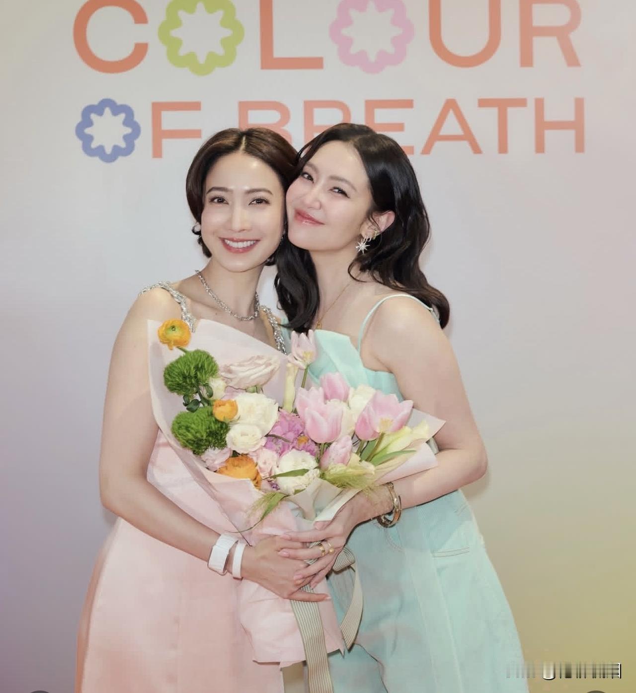 Taew去支持了Bella新事业的开幕活动。。[鼓掌][鼓掌]