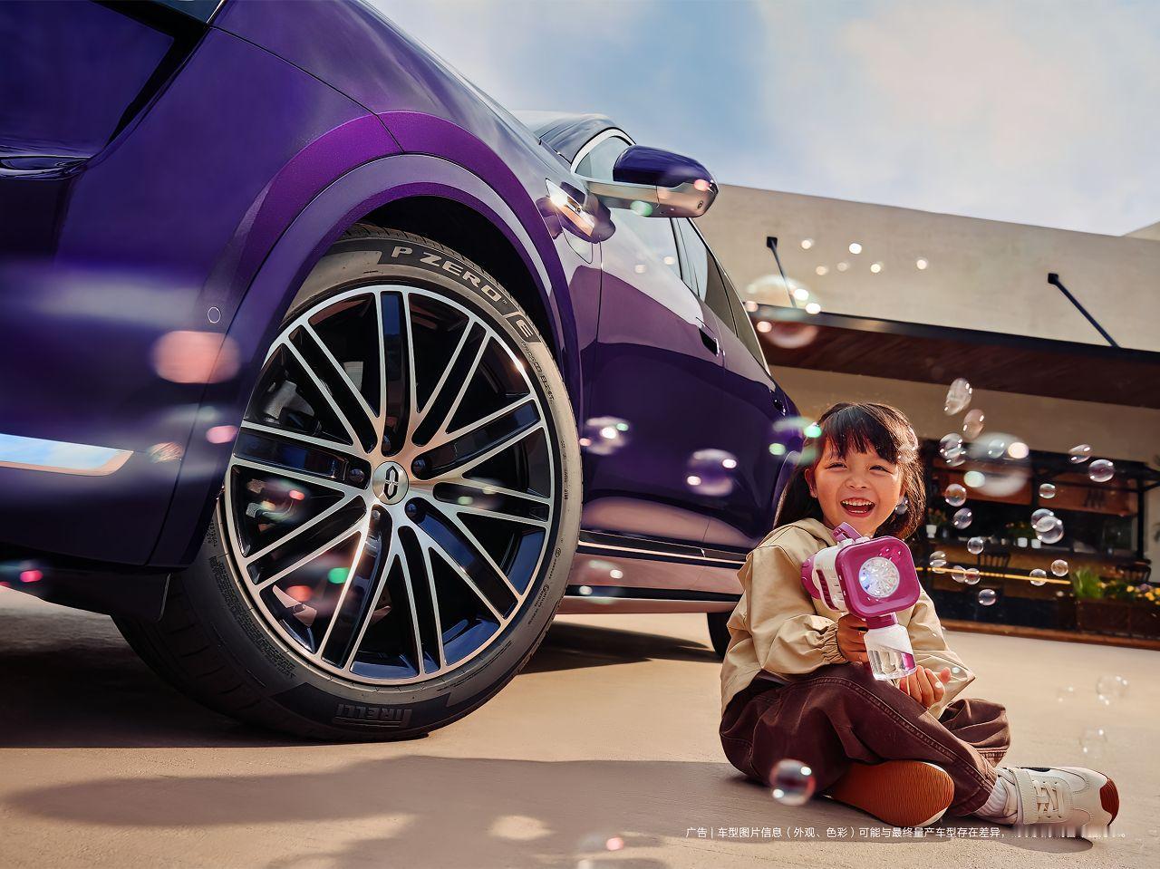 华为又一次刷新行业标准！全新鸿蒙座舱6正式发布，直接把汽车座舱的科技感、舒适度拉