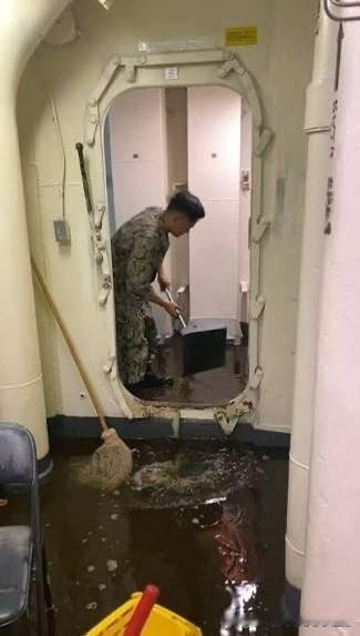 美国福特号航母编队为了不进攻伊朗，
居然编出这样有气味的理由，
航母上近9成的厕