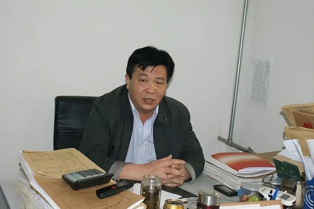 天荒夜谭：1997年抢劫运钞车79万的劫匪赵志勇摇身一变成了河北成法院副局长，因