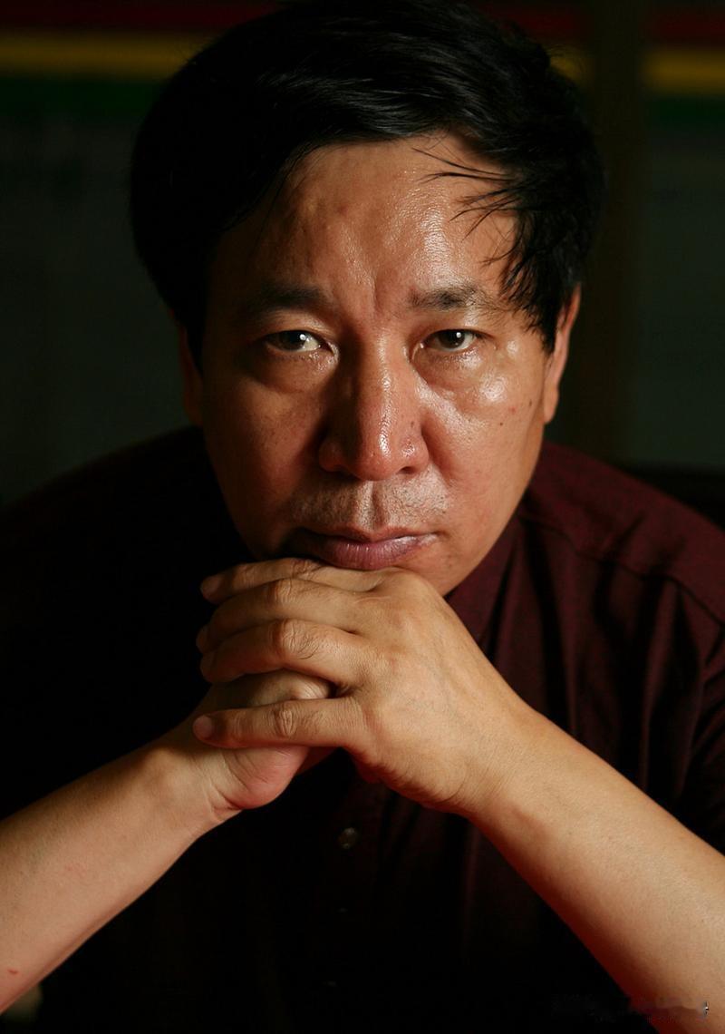 2005年，肖鹰曾尖锐批评过阎连科的小说《受活》：这是一部“形式大于内容，形式阉