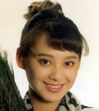 宁静当年为什么要剪光头？根本不是什么为了角色牺牲的剧本操作。
23岁拍《阳光灿烂