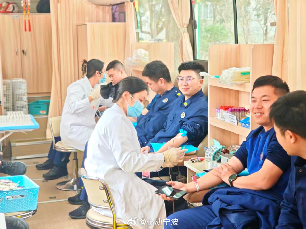 宁波火焰蓝十年献血超十万毫升超暖心 近日，宁波海曙联合市消防救援支队开展无偿献血