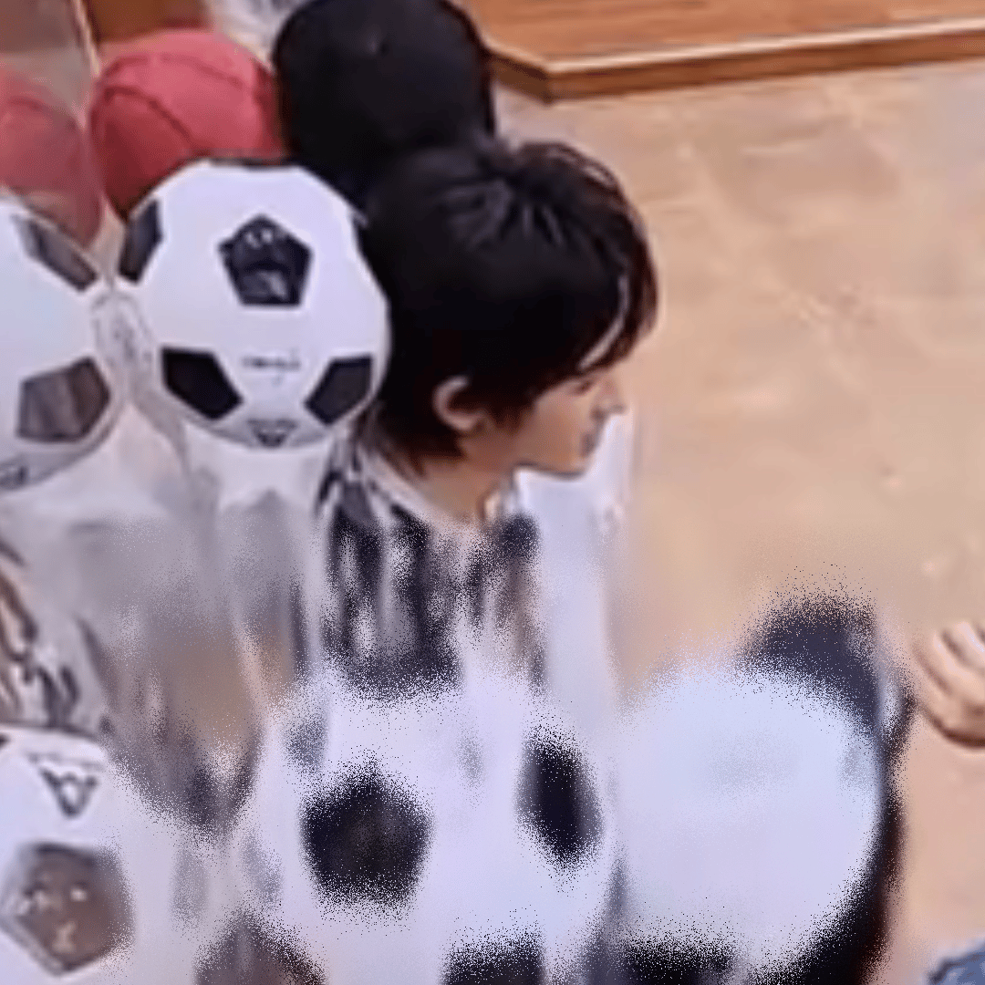他们看上去那么笨那么呆那么蠢那么萌我真想把整个宇宙都给他们了 