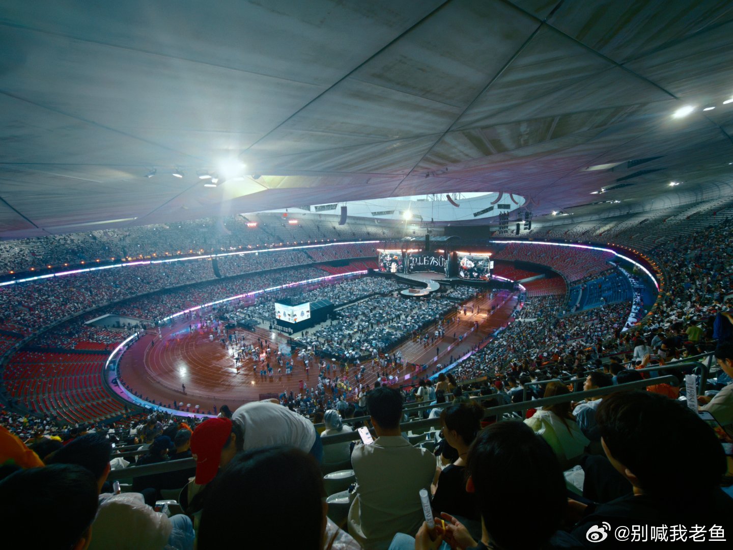 蔡依林蔡依林北京演唱会 我草，这是硬仗了，顶楼顶排了