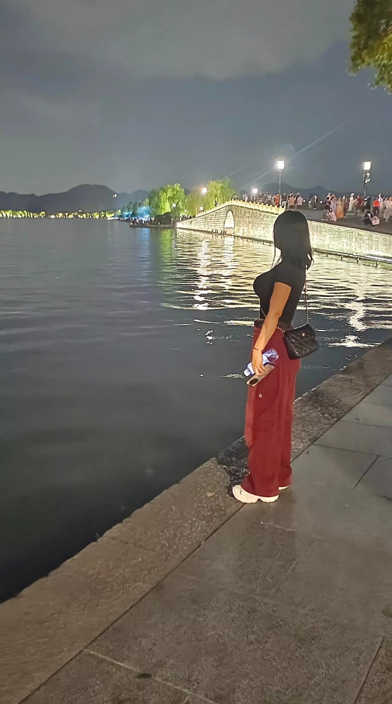 喜则留
厌则走
多说一句都是求