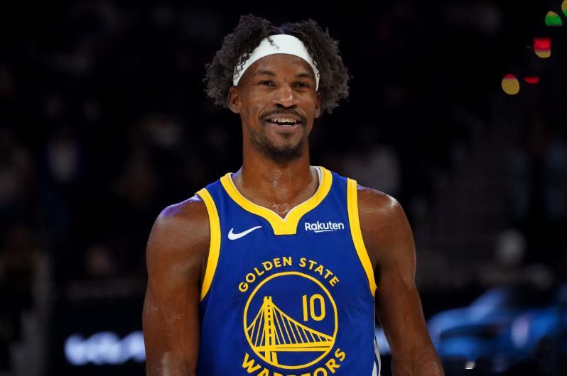 明日NBA常规赛，勇士将在主场迎战热火。勇士更新了球队伤病报告，巴特勒的名字没有