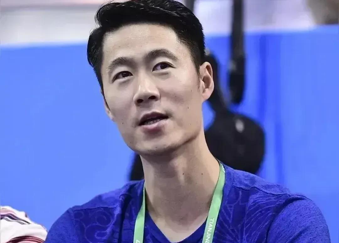 作为新任国乒席令的王励勤，是时候
对国乒教练组班长整顿整顿了，某些师徒有必要让他