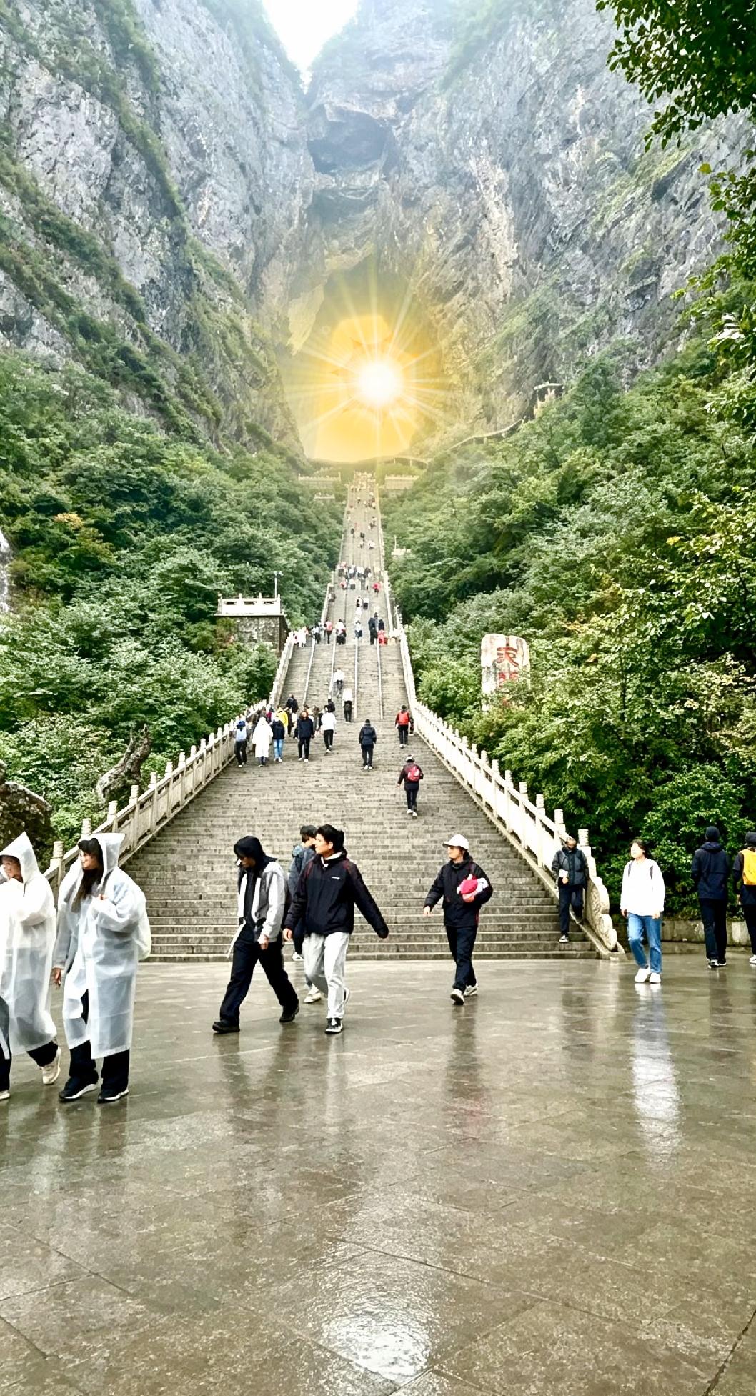 一个人是否成熟的十个标志

1.不再在朋友圈发泄情绪。
2.懂得给别人台阶下。