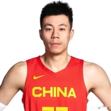 有人说，今天郭士强最正确的决定，就是下半场把张镇麟按在了板凳上。本来以防守见长的