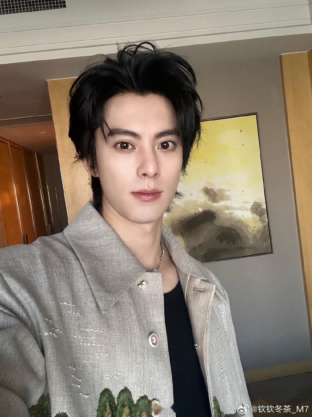 王鹤棣[超话]王鹤棣 丨王鹤棣黑夜告白 丨王鹤棣冉方旭 我们与万物同行，星辰指引
