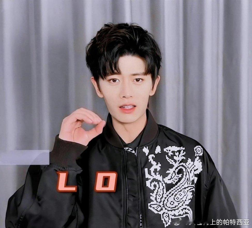 任嘉伦[超话] 八月的最后一天，星期一，LOVE！任嘉伦 ​​​