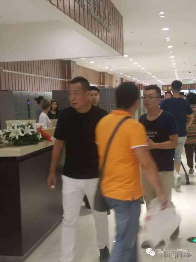 胖东来退租有多大影响？此前闭店一天整条街都没人出摊。巴菲特和芒格，一生恪守一条处