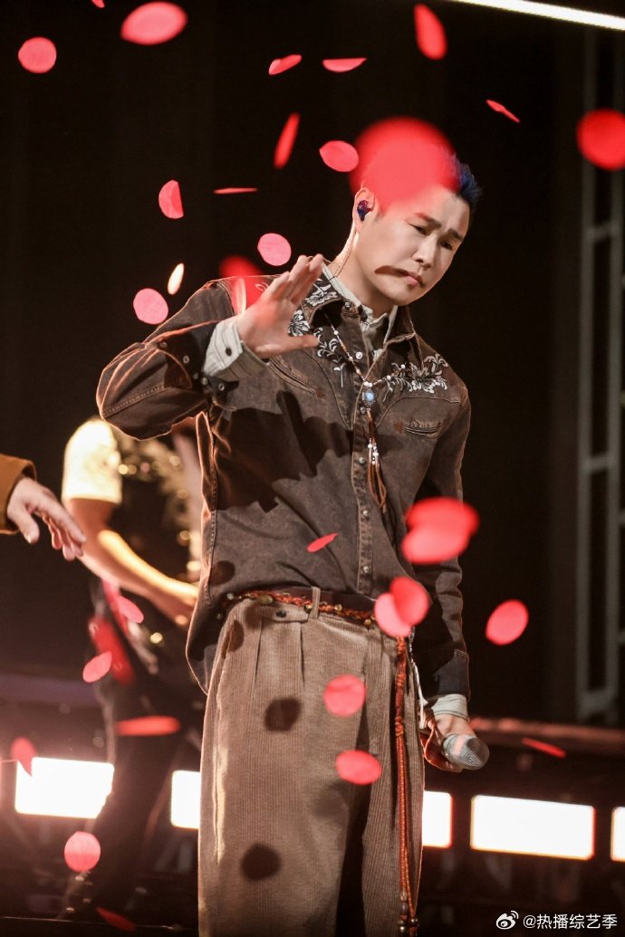 披哥版luke们来了 四公舞台曲目曝光，小沈阳、余文乐、郭晓东、李光洁唱响《她》