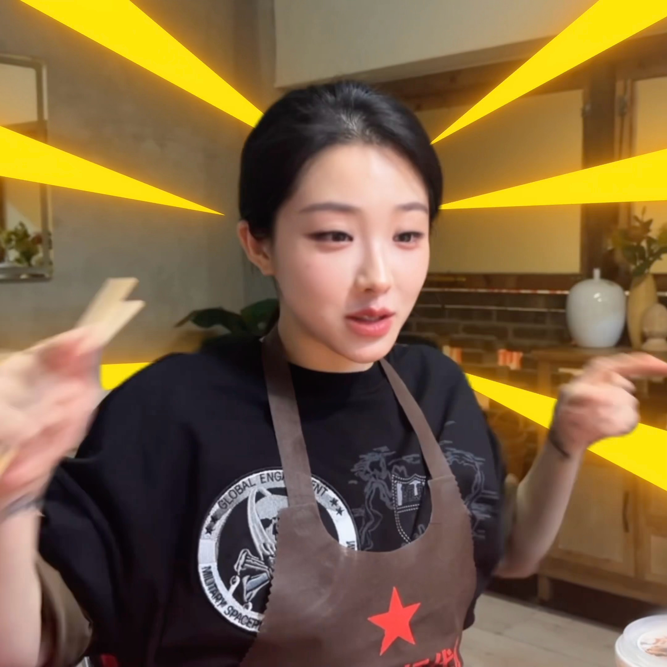 言言吃到火锅眼睛瞬间变大一倍脸蛋子好Q弹