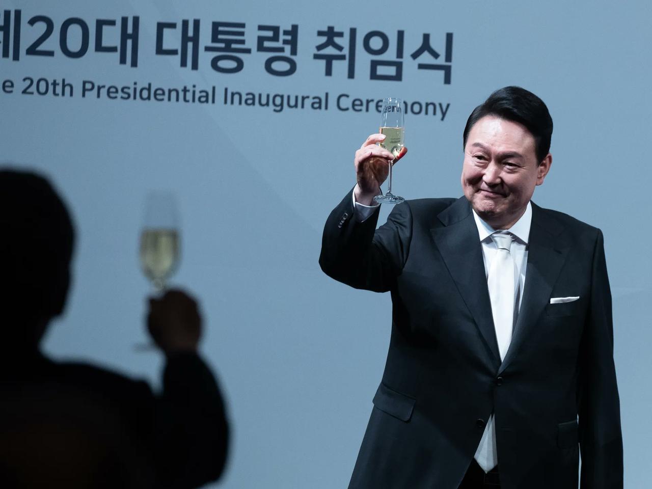 人不狠站不稳！

事实证明，李在明是比尹锡悦更心狠手辣的角色。

今天（1月13