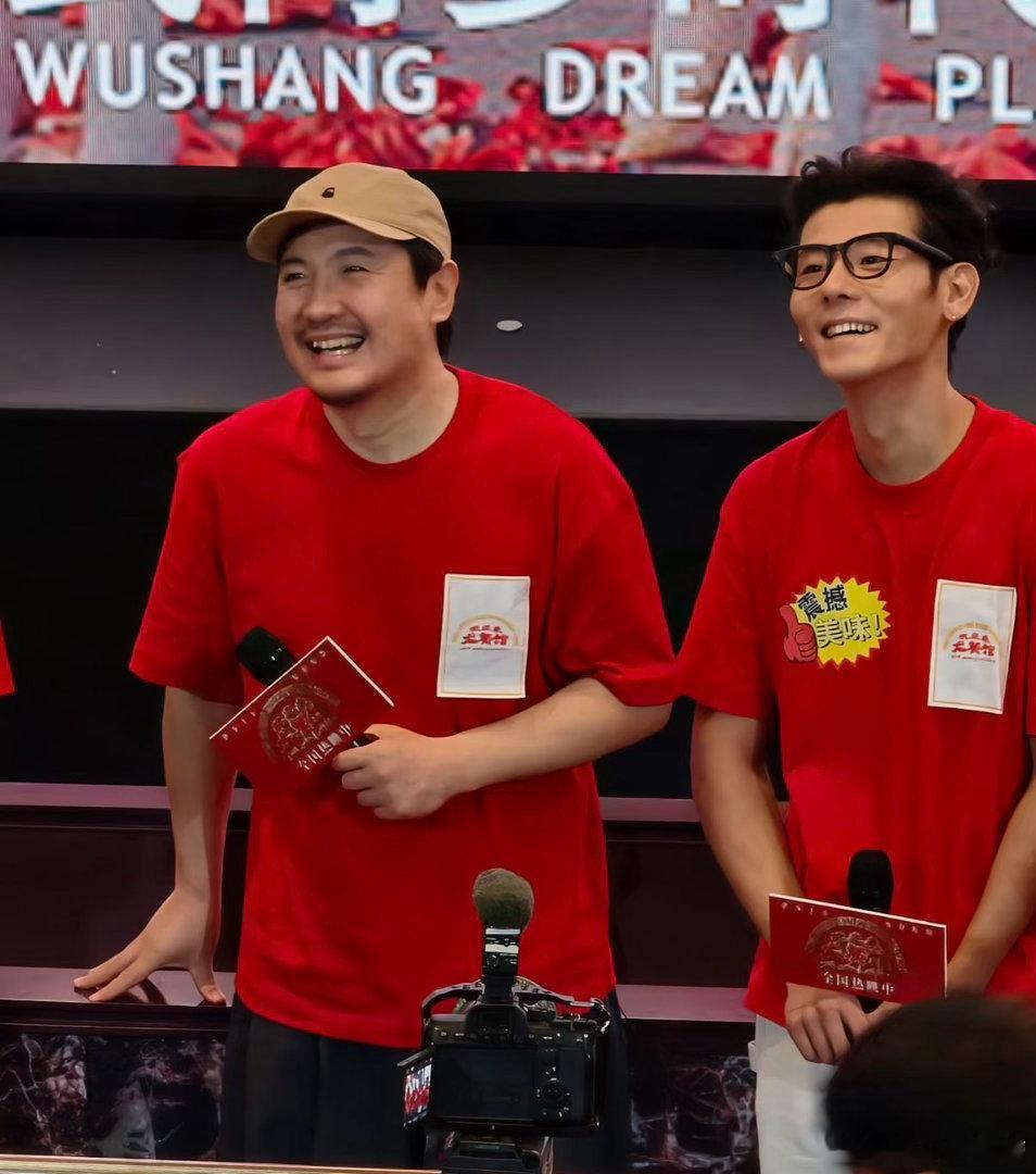 蒋奇明说话也一股东北味了和沈腾待在一起快乐加倍！蒋奇明路演真情流露，十分珍惜这次