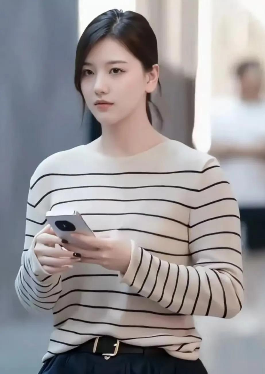 28岁的林婷，独自一人守护着内心的净土。她守身如玉，未婚未育，享受着一个人的惬意