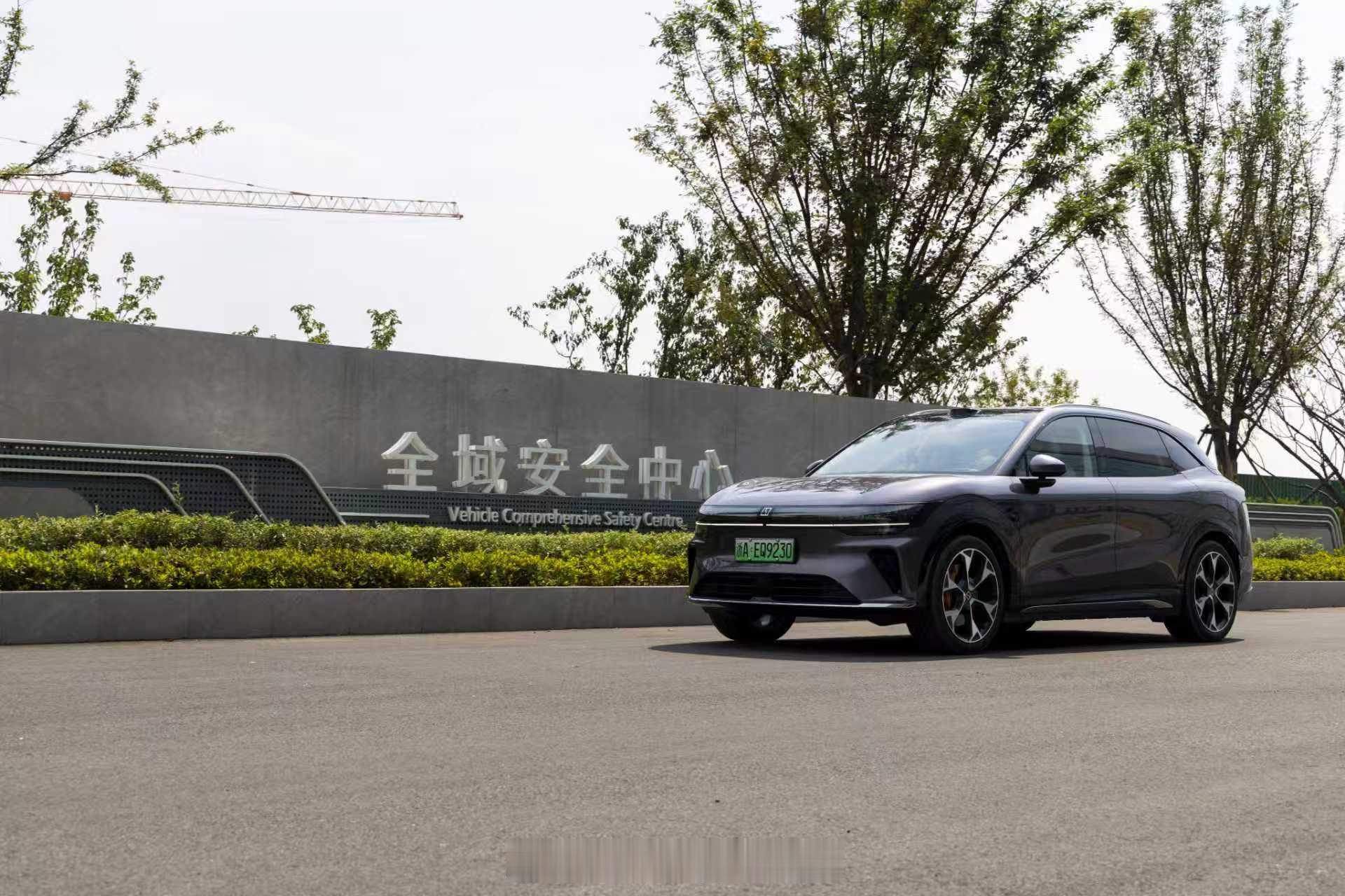 国产车从碰撞门到五星大满贯国产车105时速碰撞拆车结果曝光一台车到底安不安全，不