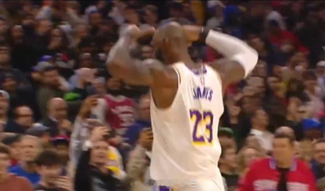 艾顿谈老詹末节表现：像电影一样，那个庆祝动作是历史级别的NBA常规赛继续进行，湖