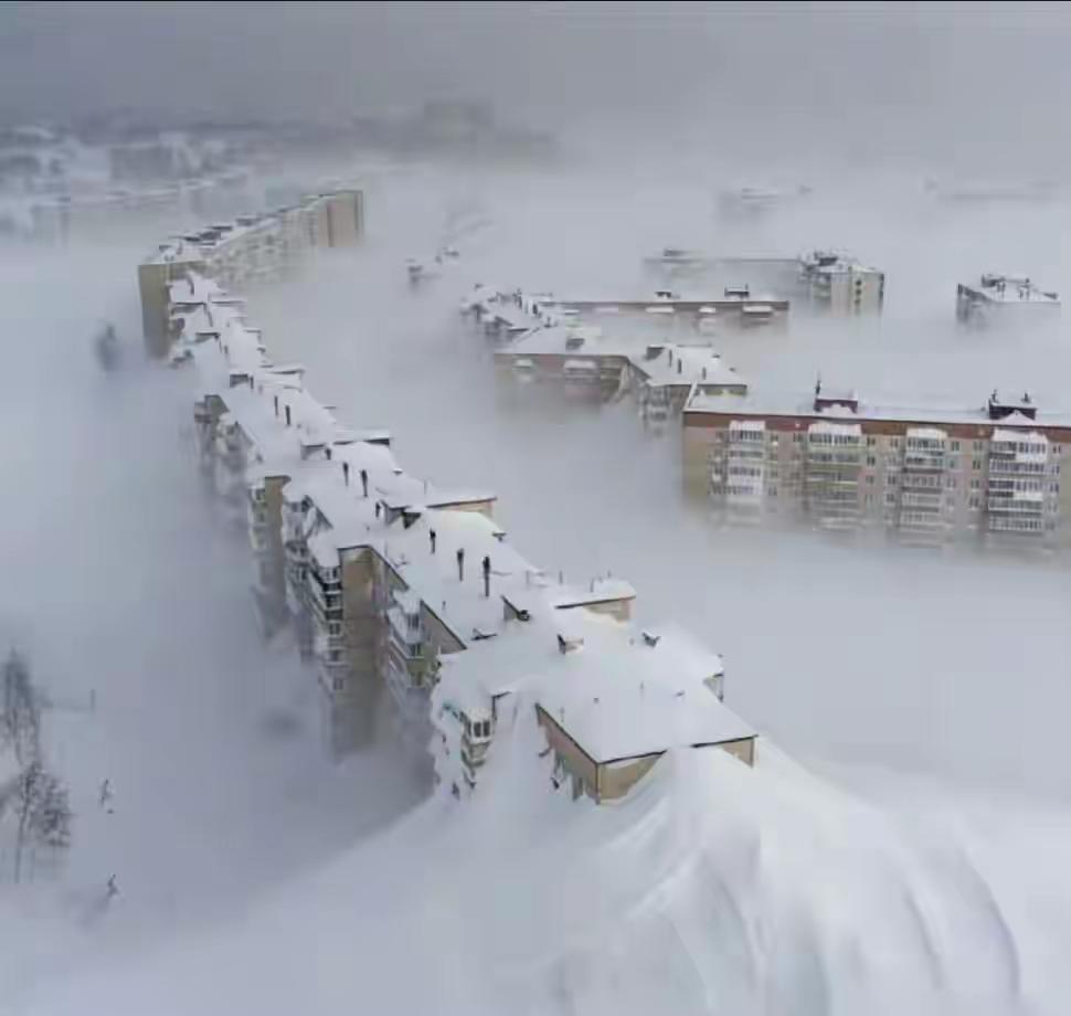 2026年1月俄罗斯堪察加半岛遭遇的史诗级暴雪灾害，积雪堆积高度竟达4层楼 。