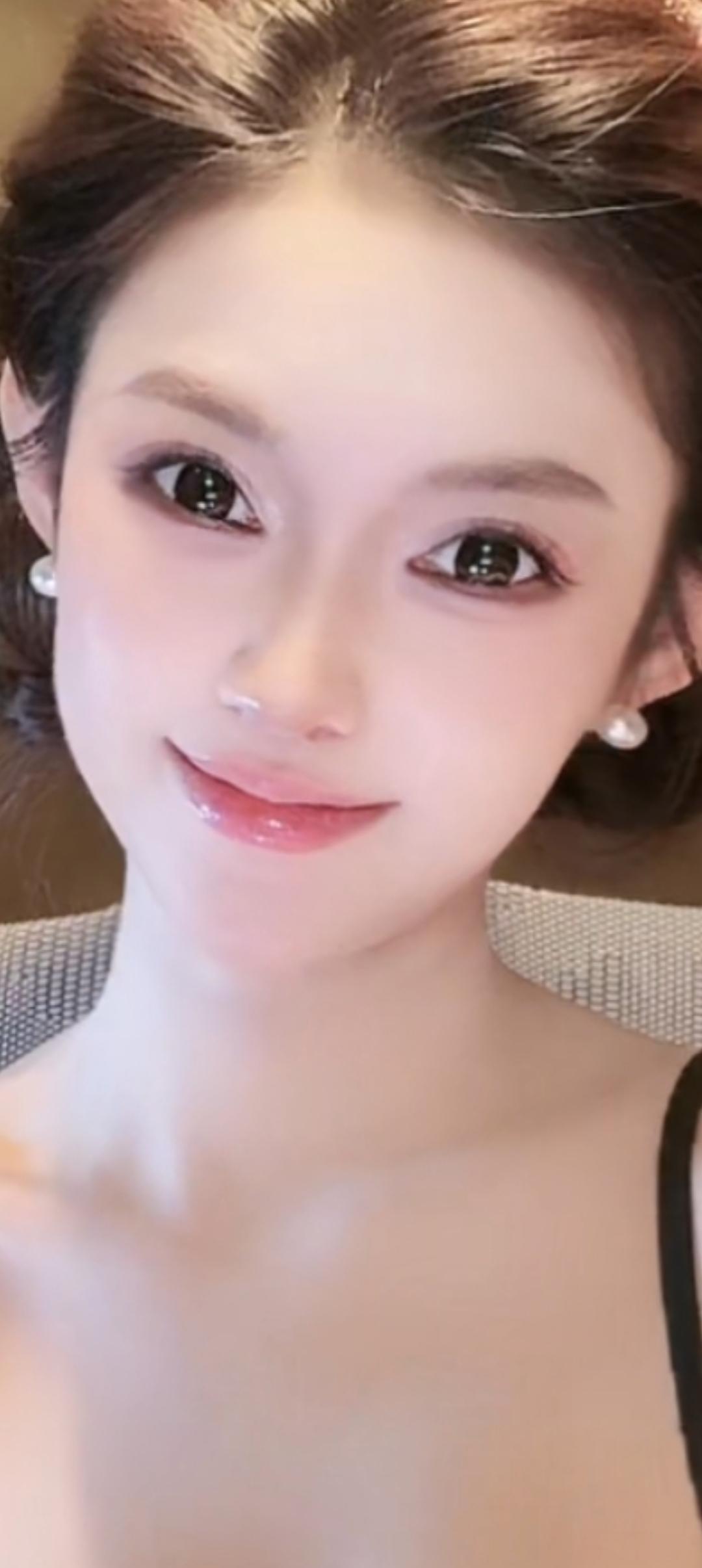 这位小姐姐笑起来好甜啊！