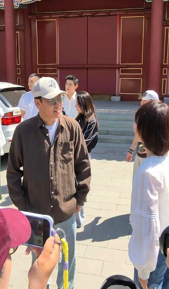 真有演员把自己“扔”进寺庙里！

辛柏青为了演好话剧《青蛇》里的法海，直接扎进北