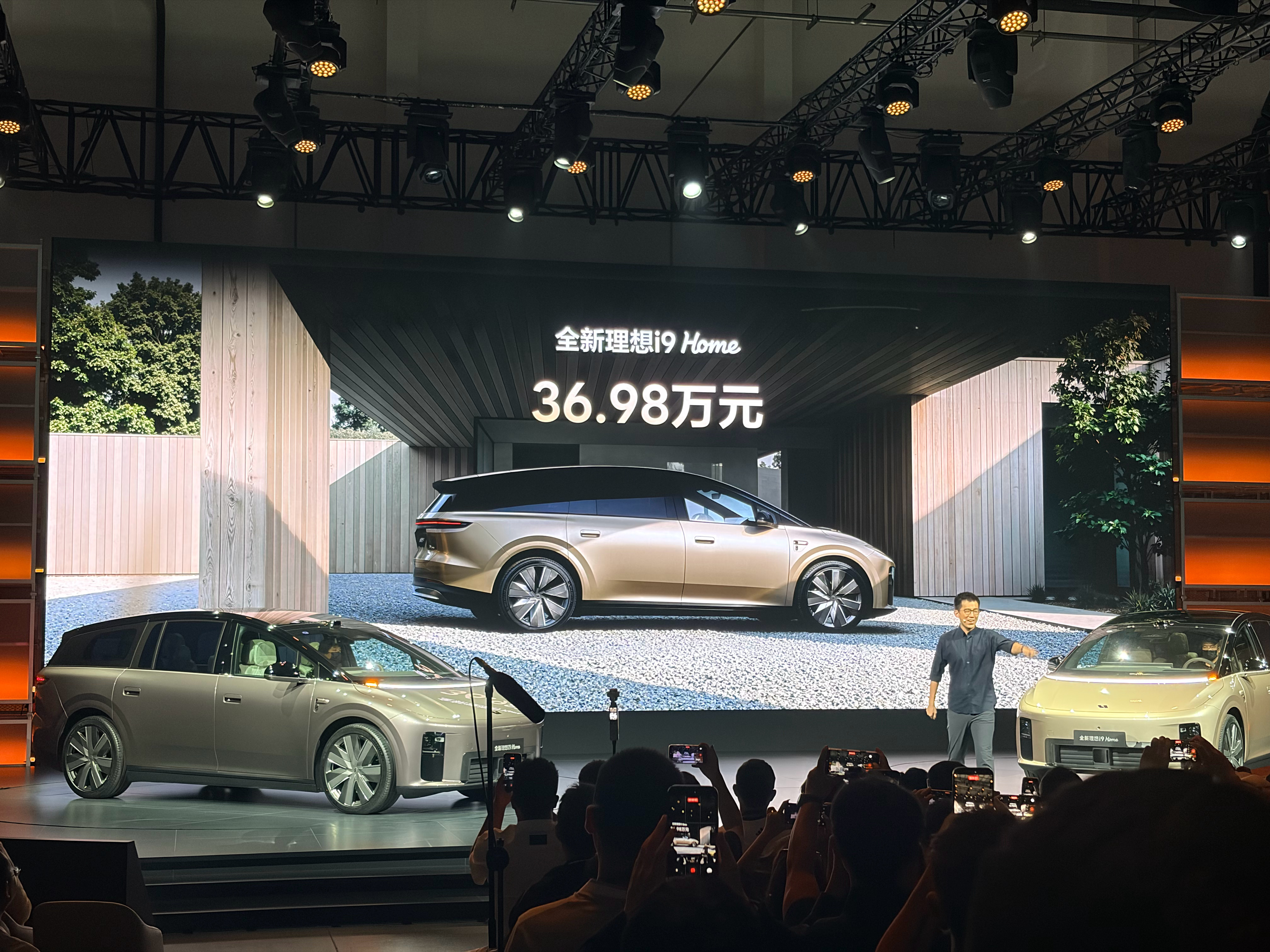 艹，理想i9 36.98万我去年34.98w买的i8算什么。[怒][怒][怒] 